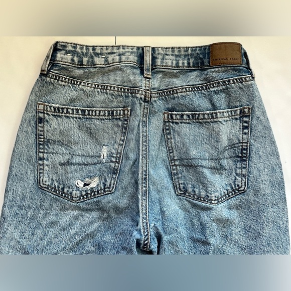 American Eagle Mom Straight Jean Distressed Light Blue Jeans Women’s Size 4 - Picture 13 of 15